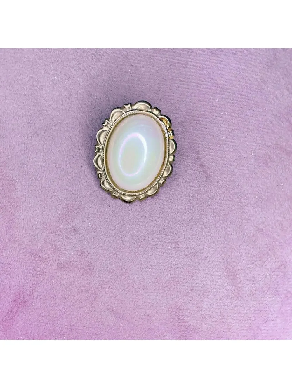 422. Faux Pearl Goldtone Vintage Brooch